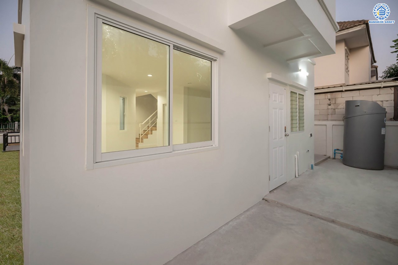 บ้านมือสองตกแต่งใหม่ โครงการ เศรณีลากูน วัดลาดปลาดุก บ้านเดี่ยวหลังมุม ตอบโจทย์ทุกการใช้ชีวิต บนเนื้อที่ 64.9 ตร.ว. พื้นที่ใช้สอยกว่า 186 ตร.ม. ฟังก์ชัน 3 ห้องนอน 3 ห้องน้ำ จอดรถได้ 2 คัน ทำเลเดินทางง่าย สะดวกสบายใกล้ถนนใหญ่ รถไฟฟ้าสายสีม่วง "สถานีคลองบางไผ่" แลจุดขึ้นทางด่วน "กาญจนาภิเษก"